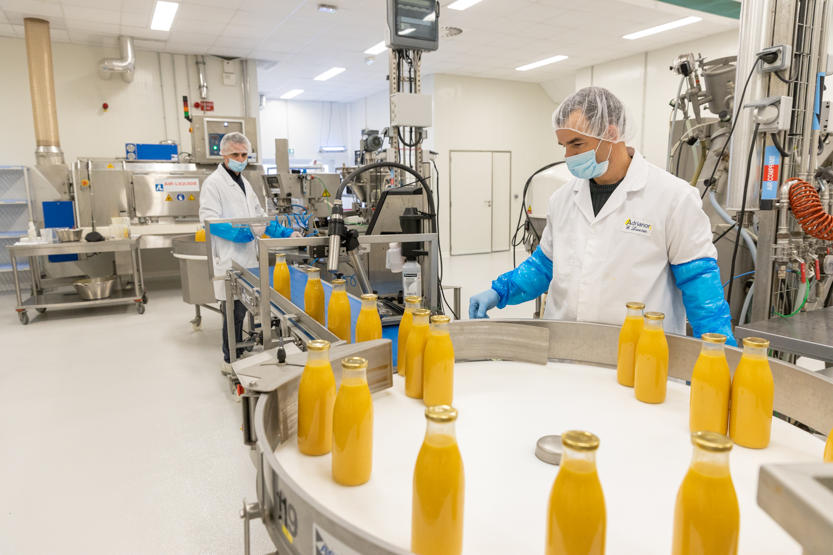 mise en forme des process et emballage de bouteille en verre.