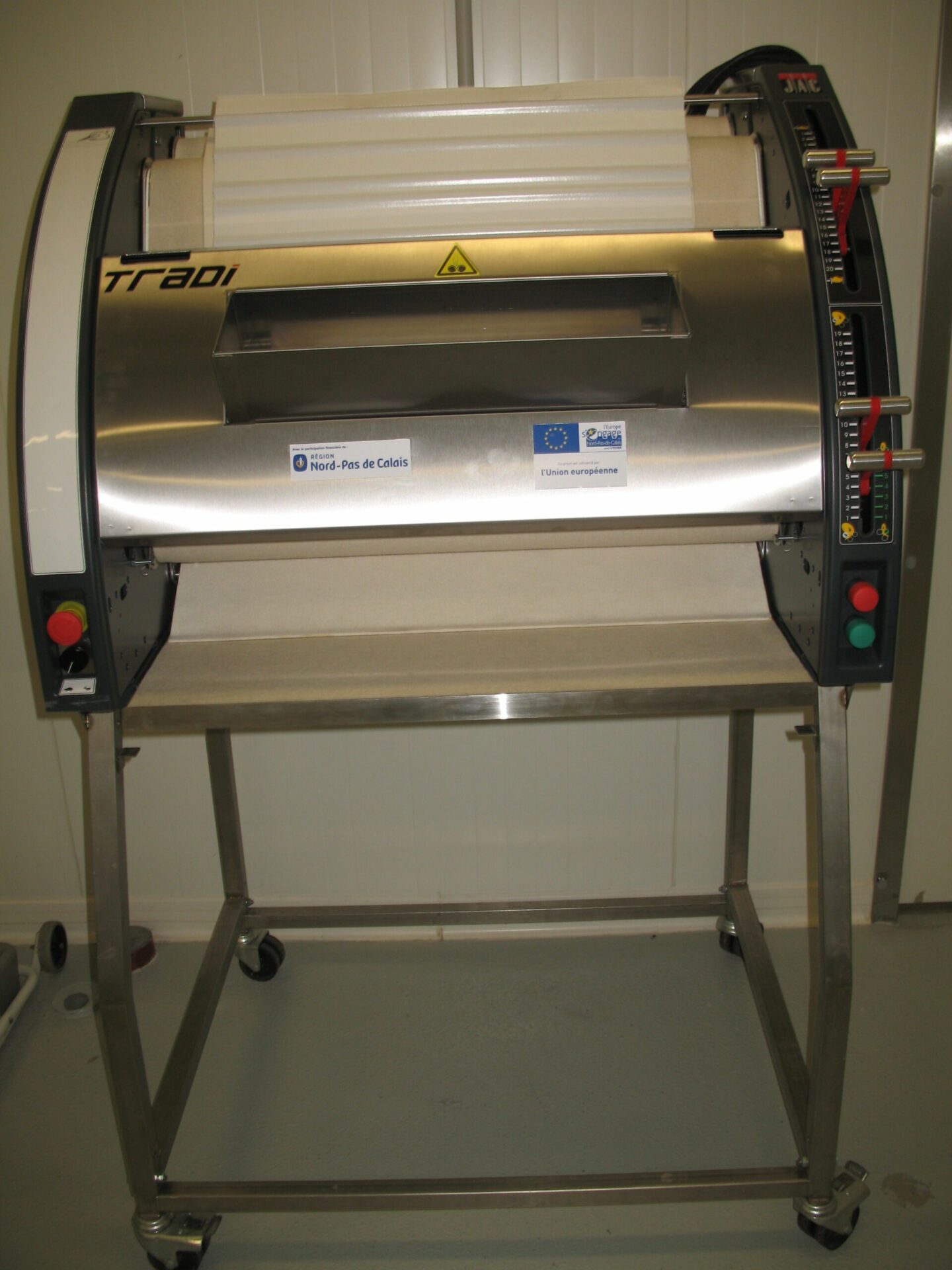 Façonneuse verticale avec variateur de vitesse TRADIC3, formage pour usine pré-series